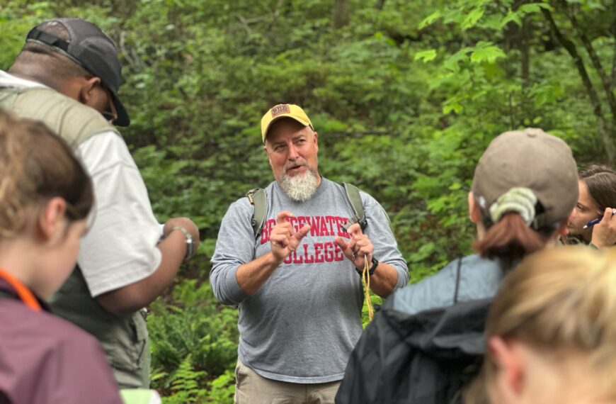 Dr. Ed Lickey speaking to his Field Botany class.
